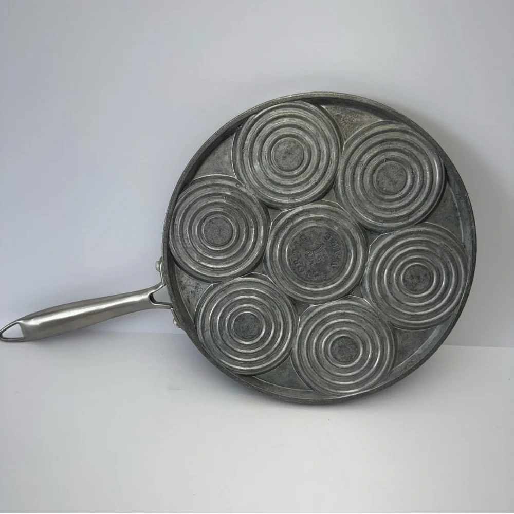 Nordic Ware USA Silver Dollar Waffle Pan 7 Well Nonstick Cast Aluminum 10”